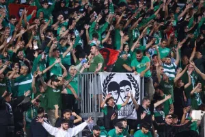 ΦΩΤΟΡΕΠΟΡΤΑΖ από τις κερκίδες στο Ομόνοια - ΑΠΟΕΛ