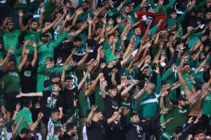 ΦΩΤΟΡΕΠΟΡΤΑΖ από τις κερκίδες στο Ομόνοια - ΑΠΟΕΛ