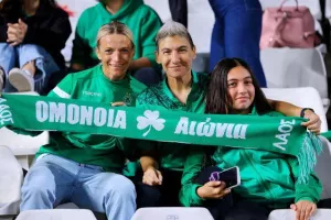 ΦΩΤΟΡΕΠΟΡΤΑΖ από τις κερκίδες στο Ομόνοια - ΑΠΟΕΛ