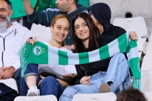 ΦΩΤΟΡΕΠΟΡΤΑΖ από τις κερκίδες στο Ομόνοια - ΑΠΟΕΛ