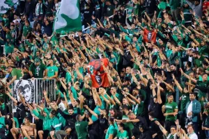 ΦΩΤΟΡΕΠΟΡΤΑΖ από τις κερκίδες στο Ομόνοια - ΑΠΟΕΛ