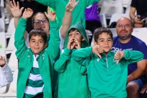 ΦΩΤΟΡΕΠΟΡΤΑΖ από τις κερκίδες στο Ομόνοια - ΑΠΟΕΛ