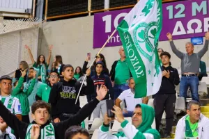 ΦΩΤΟΡΕΠΟΡΤΑΖ από τις κερκίδες στο Ομόνοια - ΑΠΟΕΛ