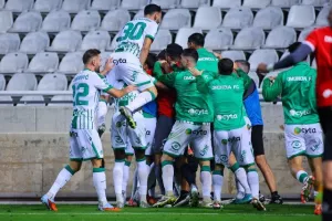 Η Ομόνοια κρατούσε τη νίκη, ο Διαμαντάκος στο 98' το μοίρασε!!