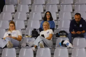 ΦΩΤΟΣ από τις κερκίδες στο Απόλλων - ΑΕΚ