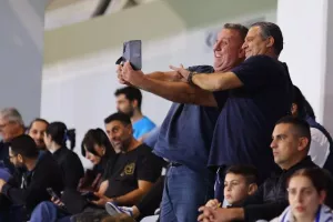 ΦΩΤΟΣ από τις κερκίδες στο Απόλλων - ΑΕΚ
