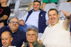ΦΩΤΟΣ από τις κερκίδες στο Απόλλων - ΑΕΚ