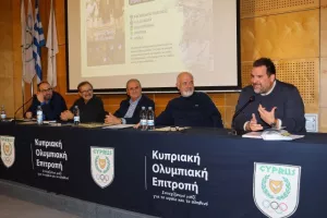 "Με τους θεούς του Ολύμπου" (Φώτος)