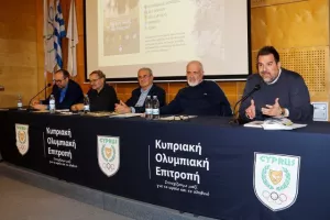 "Με τους θεούς του Ολύμπου" (Φώτος)