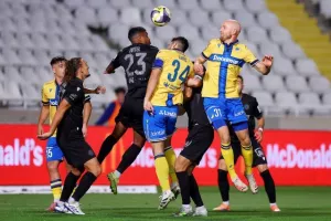 ΑΠΟΕΛ - ΑΕΛ: Ανατροπή και σπουδαίο διπλό με Μακρή στο 90+6'!