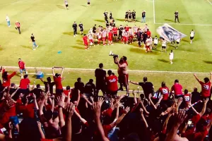 ''Πλάι της ερυθρόλευκης θεάς για ακόμη μια μάχη'' 