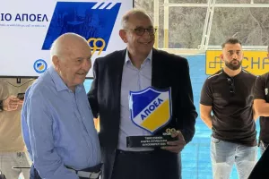 Η βράβευση στον Ανδρέα Παπαέλληνα: "Έκκληση για συνένωση δυνάμεων"