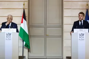 Μεταρρυθμίσεις στην Παλαιστινιακή Αρχή και εκλογές υπόσχεται ο Αμπάς μετά τη συνάντηση με Μακρόν