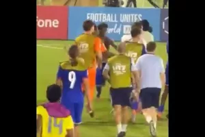 Χάος στο Μουντιάλ U17: Ξύλο με παίκτες και... συγγενείς στο Γαλλία-Κολομβία! (Βίντεο)