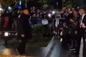 Πανζουρλισμός για τον στιλάτο Εμπαπέ στο ξενοδοχείο