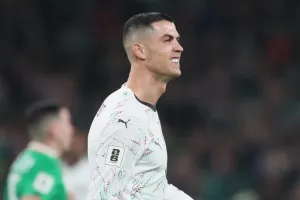 ΠΡΩΤΗ κόκκινη για Ρονάλντο με τη φανέλα της εθνικής