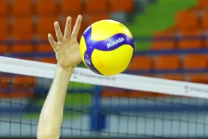 Αναγέννηση Δερύνειας - ΑΠΟΕΛ: Νίκη με 3-0 για τους γηπεδούχους
