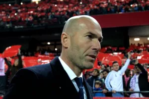 Ζιντάν: «Θα επιστρέψω σύντομα στους πάγκους»
