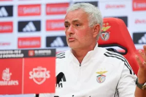 Απλά... Μουρίνιο: Το σχόλιό του για τον διαιτητή - "Δεν τρέφω και πολλή αγάπη γι' αυτόν"