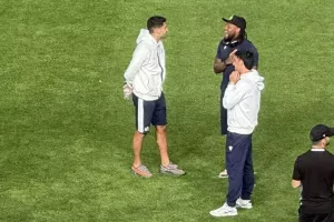 Κουβεντούλα οι πρώην συμπαίκτες