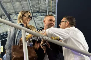 (Φώτος kerkida) Μαζί... Χάρης και οικογένεια Λομάκιν!