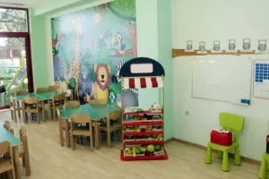 Νηπιαγωγός έδεσε παιδί σε καρέκλα με κασκόλ και απολύθηκε: Είχε προσληφθεί μόλις 4 ημέρες νωρίτερα