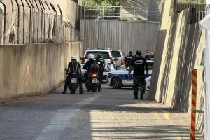 Φόνος Δημοσθένους: Υπό δρακόντεια μέτρα στο δικαστήριο οι δύο Γεωργιανοί