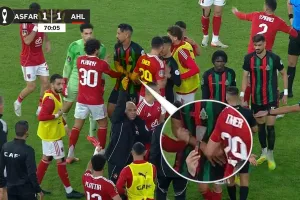 (Bίντεο) Επίθεση με μαχαίρι εντός αγωνιστικού χώρου