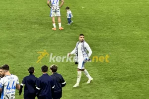 Έφυγε... με κασκόλ!