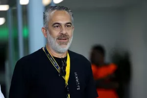 Πήγε αποδυτήρια ο Κωνσταντίνος και ζήτησε... συνέχεια 