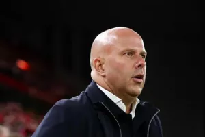 Παράπονα Σλοτ για την διαιτησία: «Κακώς ακυρώθηκε το γκολ του Φαν Ντάικ»