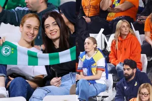 ΦΩΤΟΡΕΠΟΡΤΑΖ από τις κερκίδες στο Ομόνοια - ΑΠΟΕΛ