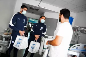 Ο Απόλλωνας δίπλα στα παιδάκια που νοσηλεύονται (βίντεο/φώτος)