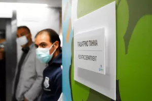 Ο Απόλλωνας δίπλα στα παιδάκια που νοσηλεύονται (βίντεο/φώτος)