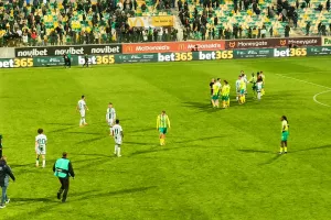 ΑΕΚ - Ομόνοια: Δύο γκολ, αποκρούσεις, ένα δοκάρι και μοιρασιά στην "Αρένα"