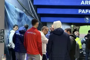 ΜΑΖΙ...οι παίκτες και περιμένουν