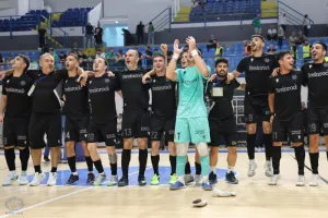 Έβαλε...φωτιά στην κορυφή η ΑΕΛ