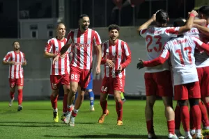 Επιβλητική νίκη και συνεχίζει να σφυρίζει το ''ερυθρόλευκο τρένο''