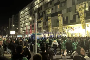 ΒΙΝΤΕΟ Kerkida από τη πορεία των οπαδών της Ομόνοιας