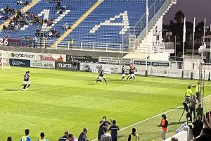 Τρεις εκτός...