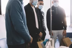 ΑΝΟ/ Στο Γενικό Νοσοκομείο Λάρνακας - Μοίρασαν δώρα (Φώτος)