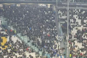 Φωτορεπορτάζ/Ο κόσμος της Πάφου στο "Allianz Stadium"