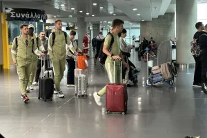 (ΦΩΤΟΣ Kerkida) Άφιξη αποστολής ΑΕΚ