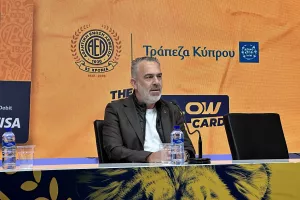 "Αψιουρίζεται ένας στην κερκίδα... πρόστιμο"