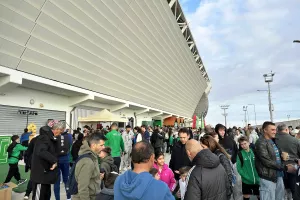 (Βίντεο-Φώτος kerkida) Χαμός... έξω από το "Αλφαμέγα"