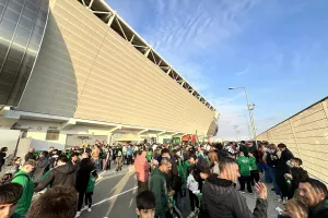 (Βίντεο-Φώτος kerkida) Χαμός... έξω από το "Αλφαμέγα"
