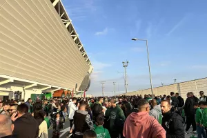 (Βίντεο-Φώτος kerkida) Χαμός... έξω από το "Αλφαμέγα"
