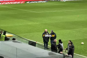 (Φώτος Kerkida) Περιμένει... ο Καραπατάκης!