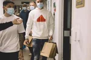 ΑΝΟ/ Στο Γενικό Νοσοκομείο Λάρνακας - Μοίρασαν δώρα (Φώτος)