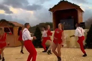 (BINTEO) Άνοιξε τις πόρτες του το Χριστουγεννιάτικο χωριό στο Cap St Georges!